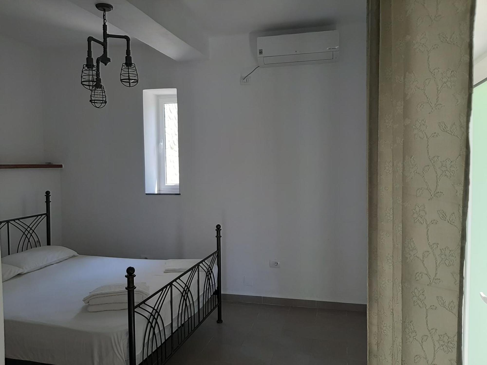 Bed & Breakfast Valentina Qeparo
